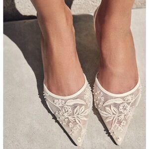 Elegant Cream Embroidered Women's Shoes Zara size 6